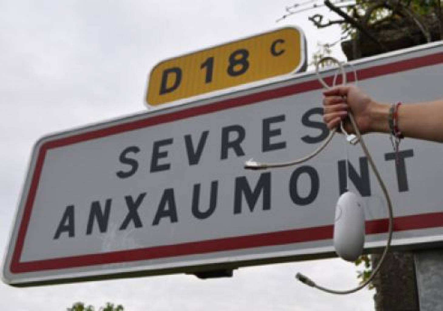 Le bas débit fait débat à Sèvres