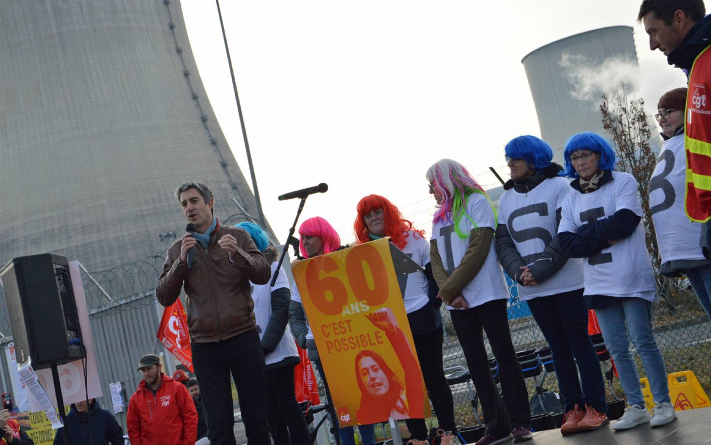 Le député François Ruffin (LFI) au soutien des femmes de ménage de la  centrale nucléaire en grève | Le7.info