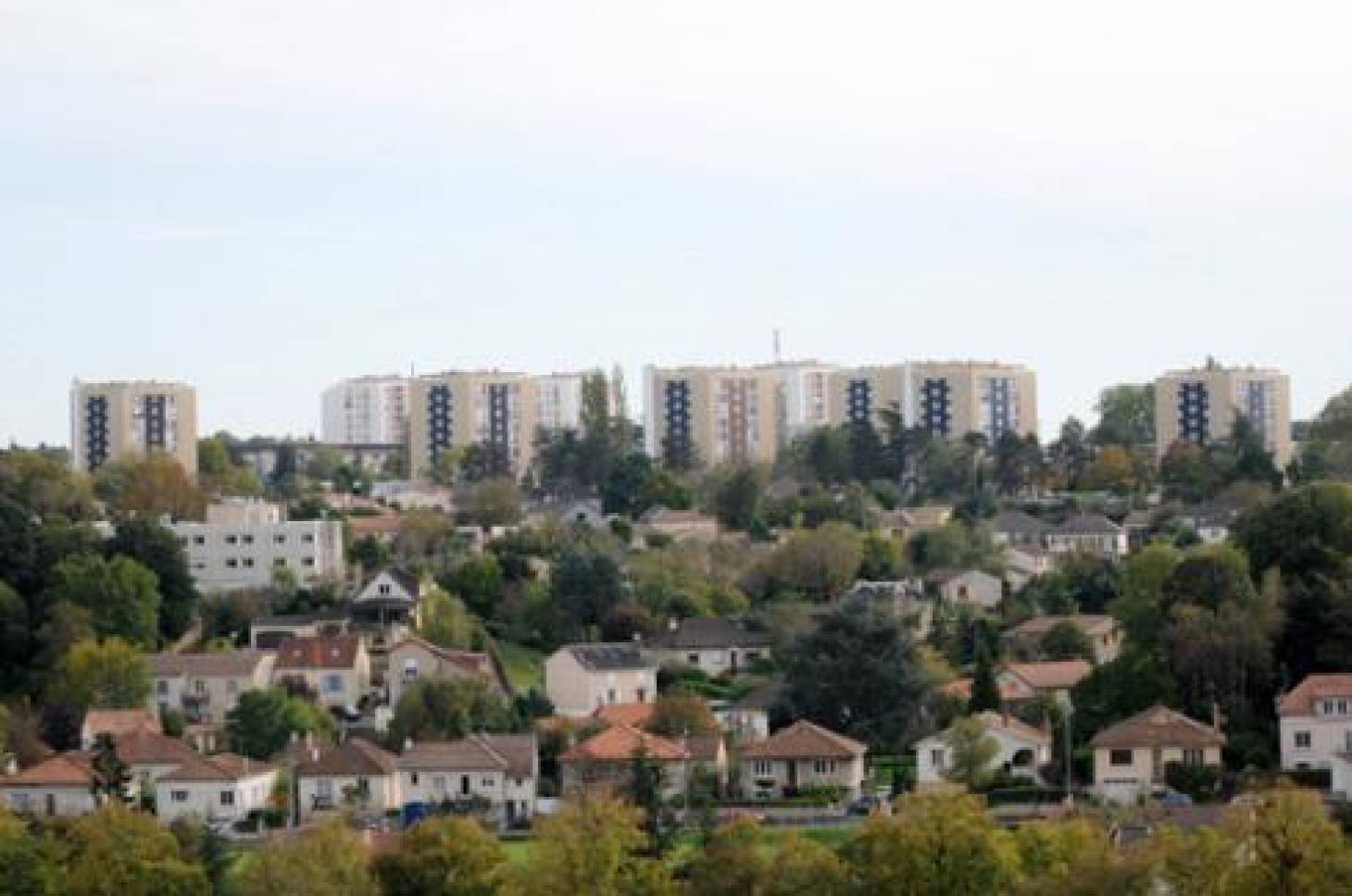 Trois-Cités, deux populations