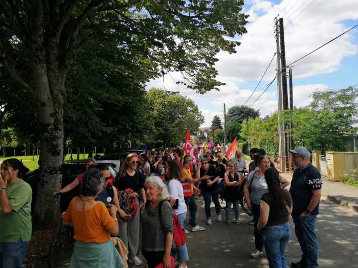 Les associations féministes mobilisent contre l'extrême droite à Poitiers