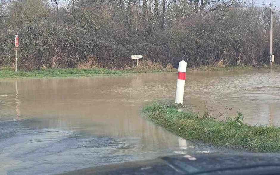 Nombreuses routes coupées après les pluies de la nuit