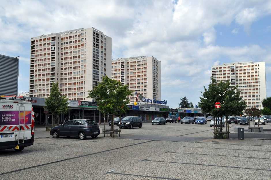 Poitiers : un trentenaire en urgence absolue après une rixe aux Couronneries