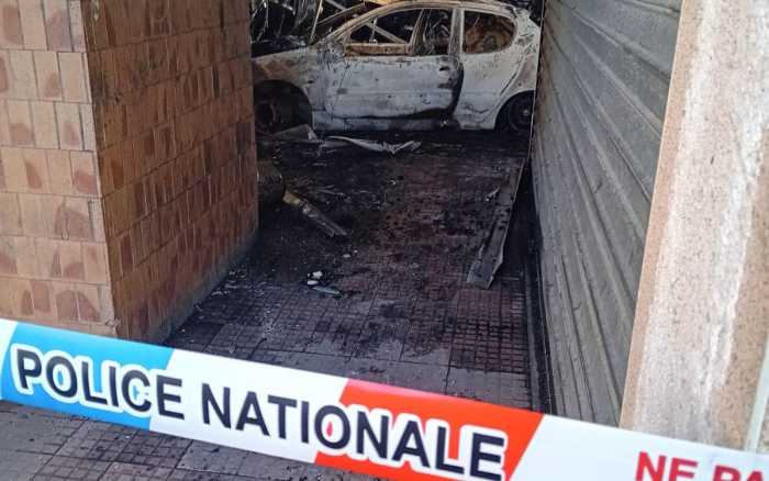Couronneries : une voiture bélier provoque un incendie au centre commercial