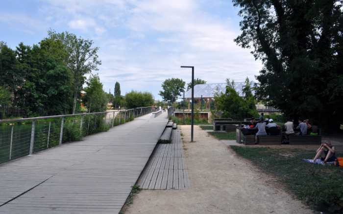 Poitiers - La passerelle de l'îlot Tison temporairement fermée