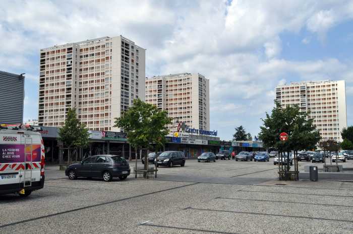 Poitiers : un un homme d'une vingtaine d'années en urgence absolue après une rixe aux Couronneries